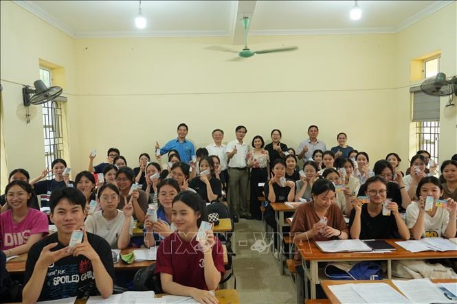 Lãnh đạo Sở Giáo dục và Đào tạo Nghệ An động viên, tiếp sức cho học sinh trongnhững ngày cuối cùng ôn tập chuẩn bị cho Kỳ thi tốt nghiệp THPT 2025.