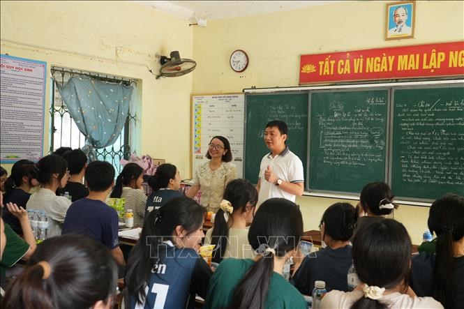 Động viên, tiếp sức cho các em học sinh lớp 12 trong ngày ôn tập cuối cùng chuẩnbị cho Kỳ thi tốt nghiệp THPT 2025.