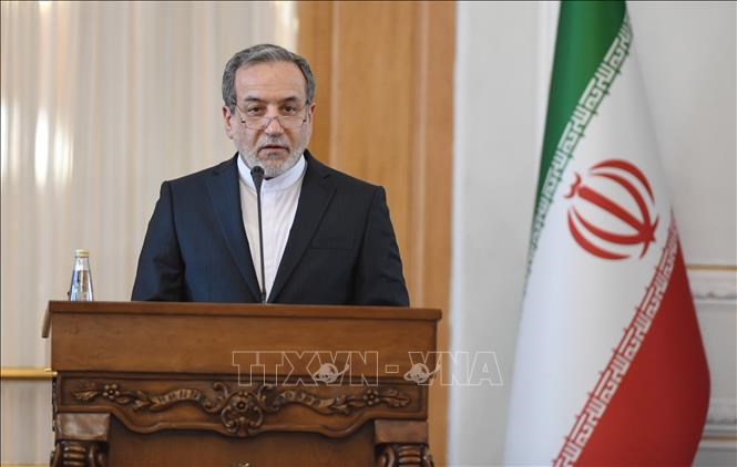 Ngoại trưởng Iran Abbas Araghchi phát biểu trong một cuộc họp báo tại Tehran.Ảnh: THX/TTXVN