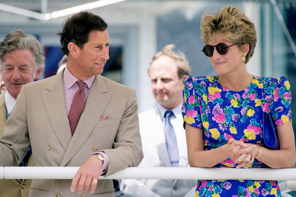 Chiếc đầm lụa họa tiết hoa của Công nương Diana được đưa ra bán đấu giá.Ảnh:Getty Images