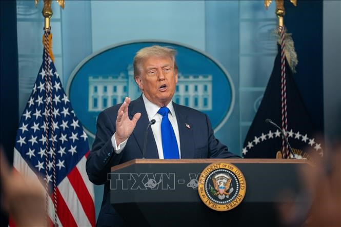 Tổng thống Mỹ Donald Trump trong cuộc họp báo về vấn đề thuế quan, tại Nhà Trắngngày 27.6.2025. Ảnh: THX/TTXVN