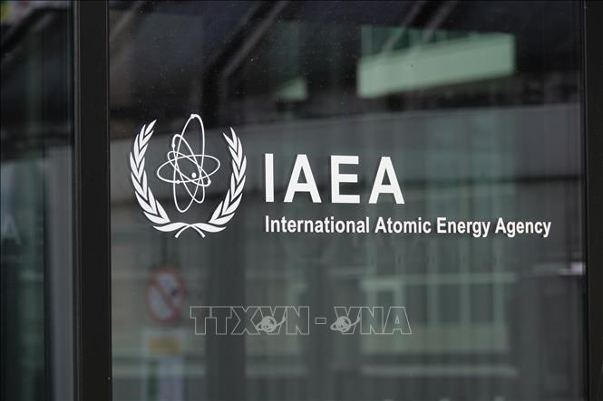 Biểu tượng Cơ quan Năng lượng nguyên tử quốc tế (IAEA) tại trụ sở ở Vienna, Áo.Ảnh: THX/TTXVN