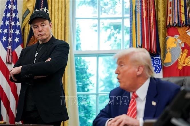 Tổng thống Mỹ Donald Trump (phải) và tỷ phú Elon Musk tại Nhà Trắng ngày 30.5.Ảnh: REUTERS/TTXVN