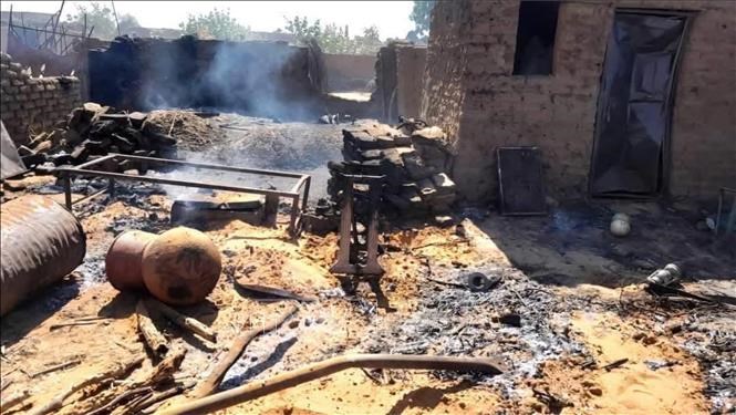 Ngôi nhà bị phá hủy sau một cuộc pháo kích ở El Fasher, Sudan. Ảnh minh họa:THX/TTXVN