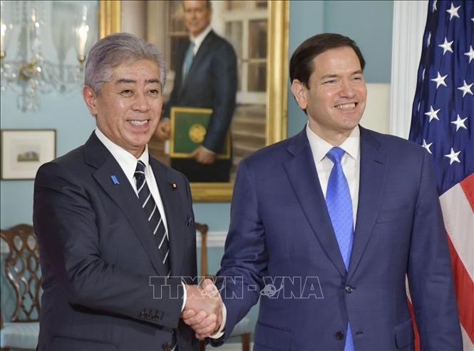 Ngoại trưởng Mỹ Marco Rubio (phải) và Ngoại trưởng Nhật Bản Takeshi Iwaya tạicuộc hội đàm ở Washington, DC, Mỹ, ngày 1.7.2025. Ảnh: Kyodo/TTXVN