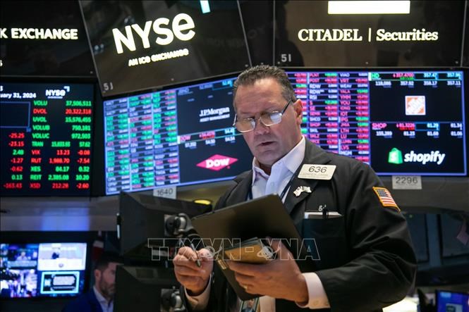 Giao dịch viên tại Sàn giao dịch chứng khoán New York, Mỹ. Ảnh tư liệu:THX/TTXVN