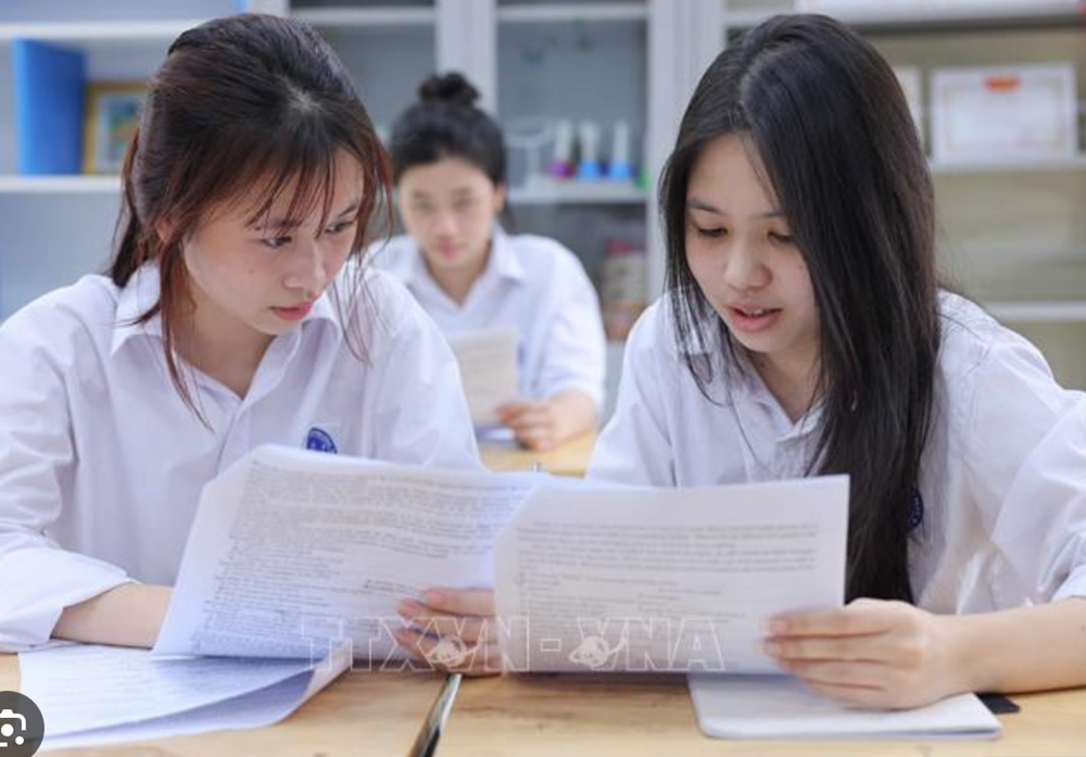 Thí sinh truy cập vào địa chỉ: https://tsdaucap.hanoi.gov.vn và làm theo hướngdẫn về thủ tục nhập học. Ảnh: TTXVN