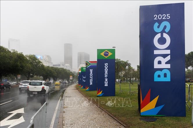 Biểu ngữ chào mừng Hội nghị thượng đỉnh BRICS tại Rio de Janeiro, Brazil, ngày3.7.2025. Ảnh: THX/TTXVN