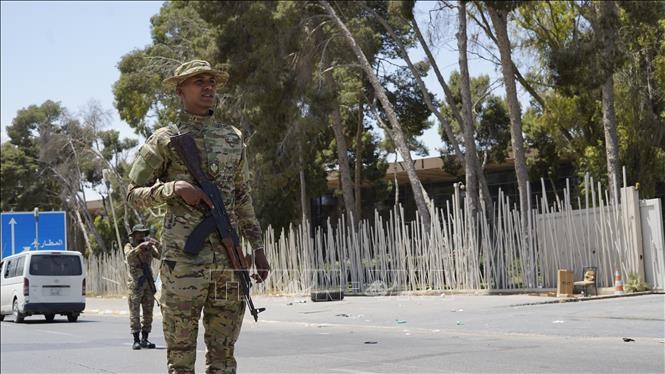 Lực lượng an ninh của Chính phủ Libya tuần tra trên đường phố Tripoli, ngày13.5.2025. Ảnh minh họa: THX/TTXVN