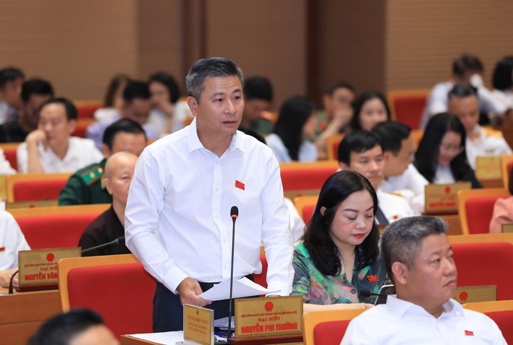 Giám đốc Sở Xây dựng Nguyễn Phi Thường trả lời đại biểu về tiến độ Vành đai 1đoạn Hoàng Cầu - Voi Phục.