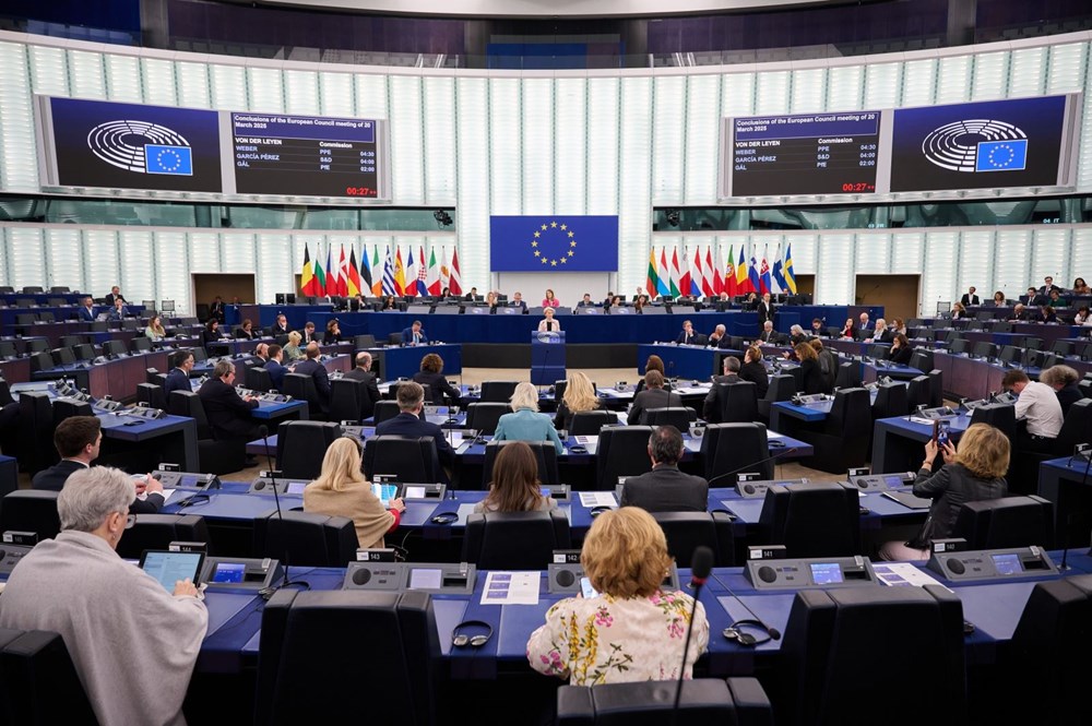 Chủ tịch Ủy ban châu Âu Ursula von der Leyen phát biểu tại phiên họp Nghị việnchâu ở Strasbourg, Pháp. Ảnh: THX/TTXVN