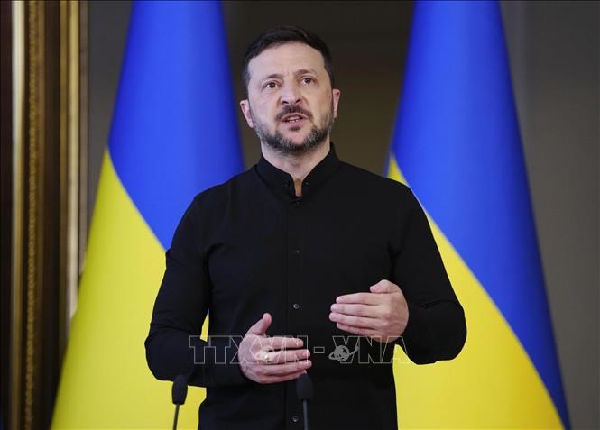 Tổng thống Ukraine Volodymyr Zelensky phát biểu trong cuộc họp báo tại Kiev.Ảnh: Kyodo/TTXVN