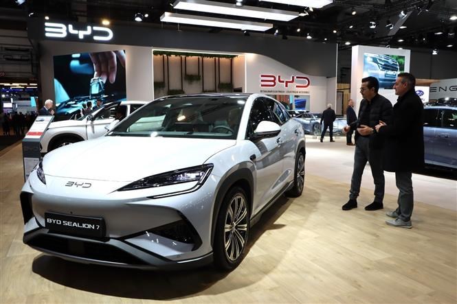 Nhà sản xuất xe Trung Quốc BYD giới thiệu nhiều mẫu xe tích hợp công nghệ caotại Triển lãm. Ảnh: Hương Giang - PV TTXVN tại Bỉ.
