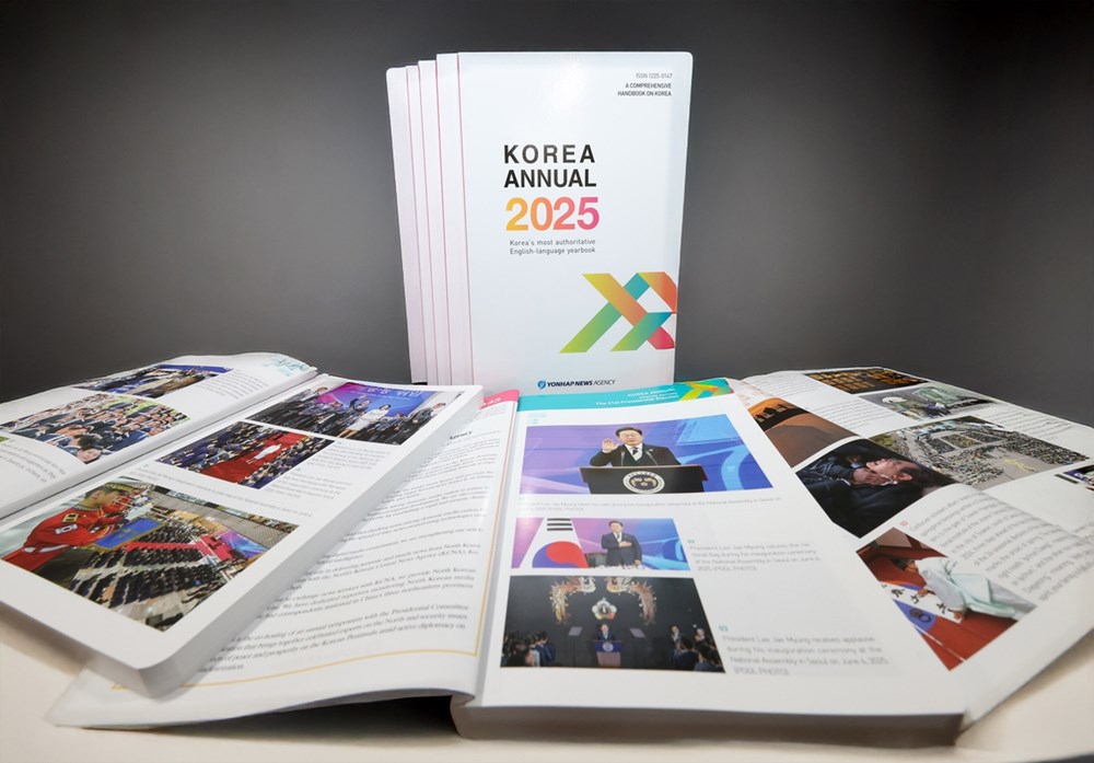 Ngày 18.7, hãng thông tấn quốc gia của Hàn Quốc Yonhap đã xuất bản niên giámtiếng Anh Korea Annual 2025. Ảnh: Yonhap