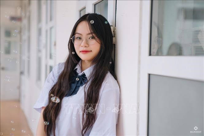 Nữ sinh Nguyễn Vân Khanh, lớp 12 chuyên Trung, Trường THPT chuyên Hoàng Văn Thụxuất sắc giành ngôi thủ khoa khối D04 toàn tỉnh Phú Thọ với số điểm 28,25. Ảnh:TTXVN phát