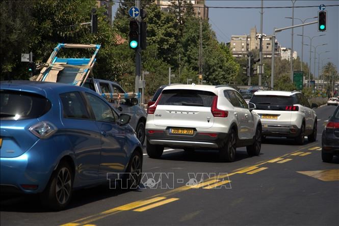 Người dân ở Tel Aviv đang chuyển dần sang sử dụng xe điện nhờ điều kiện hạ tầngngày càng cải thiện, cùng với chi phí vận hành thấp hơn đáng kể so với xe xăng.Ảnh: Thanh Bình/TTXVN