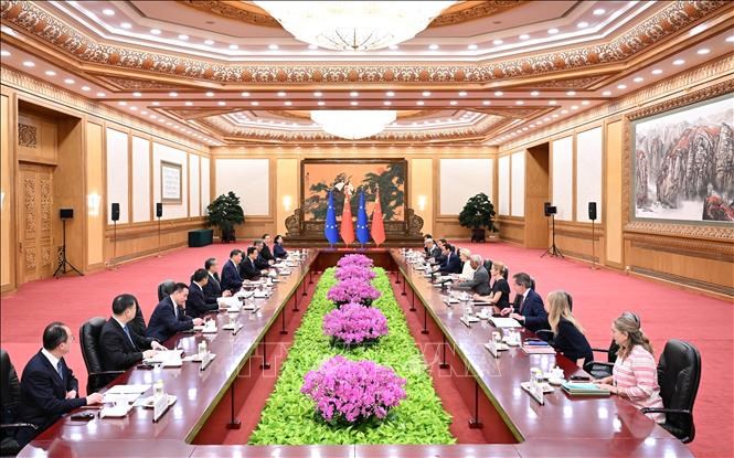 Toàn cảnh cuộc hội đàm giữa Chủ tịch Trung Quốc Tập Cận Bình và Chủ tịch Hộiđồng châu Âu Antonio Costa, Chủ tịch Ủy ban châu Âu Ursula von der Leyen tại BắcKinh ngày 24.7.2025. Ảnh: THX/TTXVN