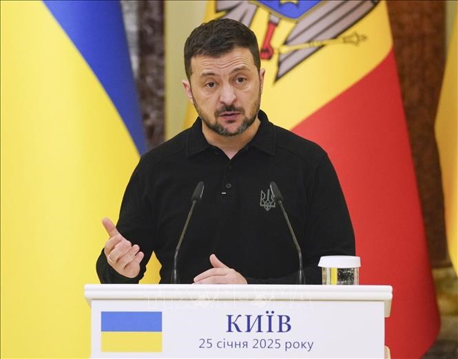 Tổng thống Ukraine Volodymyr Zelensky phát biểu trong một cuộc họp báo tại Kiev.Ảnh: Kyodo/TTXVN