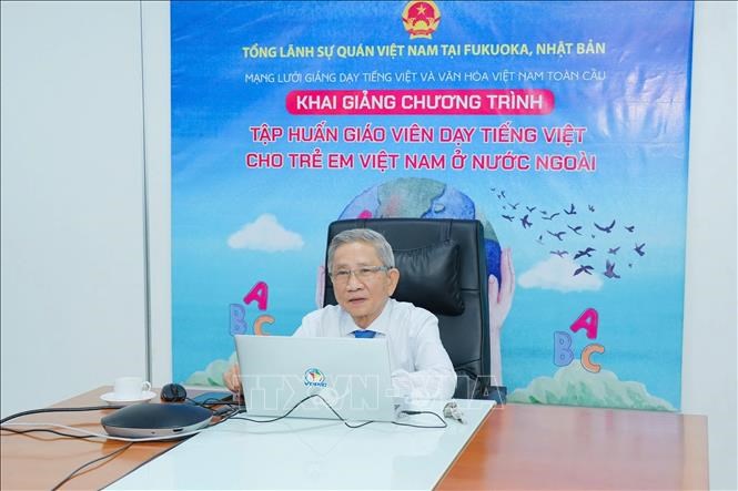 Giáo sư, Tiến sĩ Nguyễn Minh Thuyết trình bày chuyên đề. Ảnh: Phạm Tuân/Pv TTXVNtại Nhật Bản