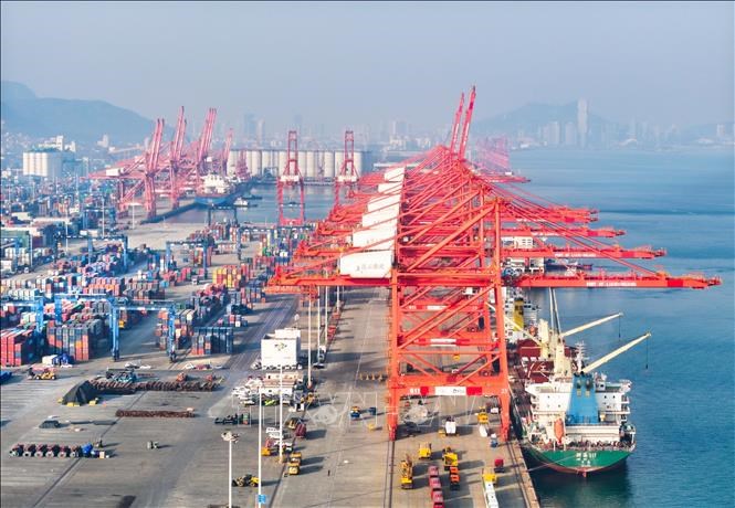 Container hàng hóa ở Liên Vân Cảng, tỉnh Sơn Đông, Trung Quốc ngày 13.1.2025.Ảnh: THX/TTXVN