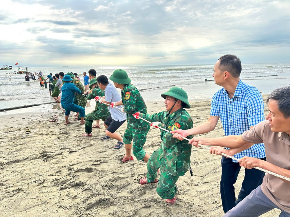 Lật thuyền trên biển Hà Tĩnh, một ngư dân mất tích - ảnh 2