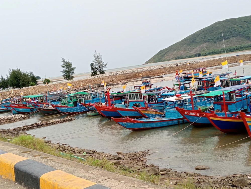 Hơn 600 tàu thuyền đã vào tránh trú bão số 3 tại Hà Tĩnh - ảnh 1