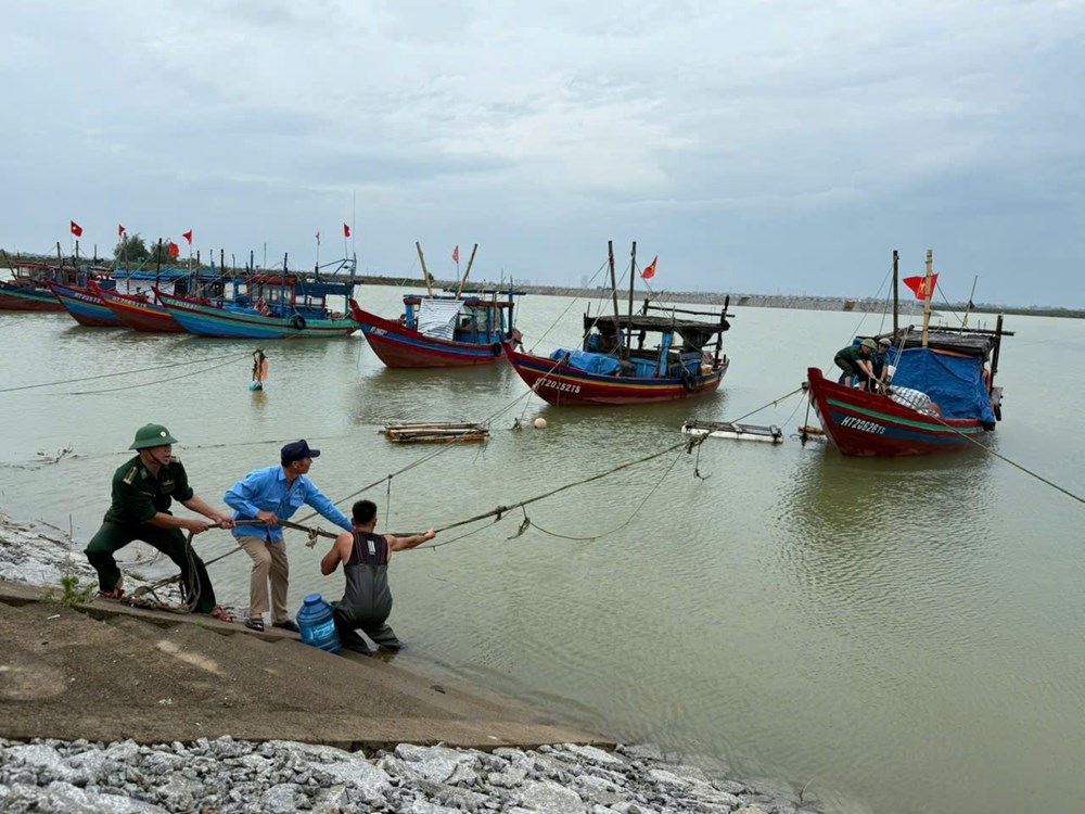 Hơn 600 tàu thuyền đã vào tránh trú bão số 3 tại Hà Tĩnh - ảnh 3