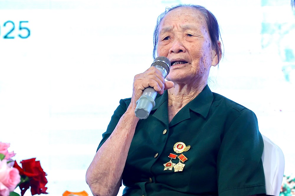 Những giọt nước mắt không khô trong cuộc hội ngộ “thời hoa lửa” - ảnh 2
