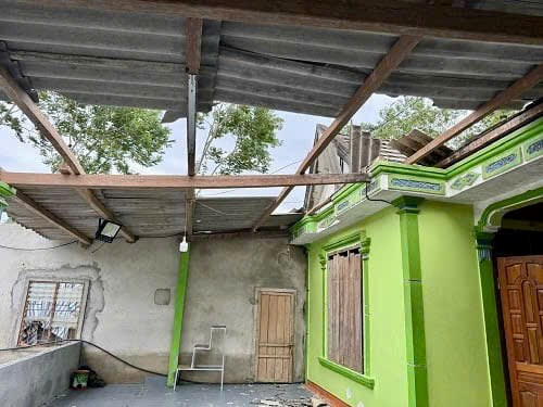 Hoàn lưu bão số 3 gây tốc mái hàng chục nhà dân tại Hà Tĩnh - ảnh 2