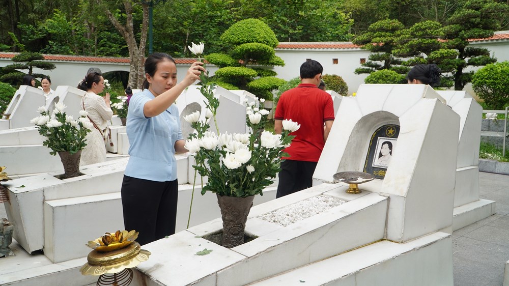 Bài thơ linh thiêng giữa toạ độ lửa - ảnh 6