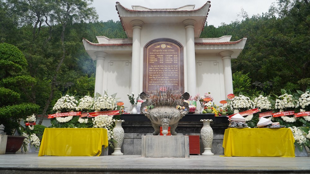 Bài thơ linh thiêng giữa toạ độ lửa - ảnh 5