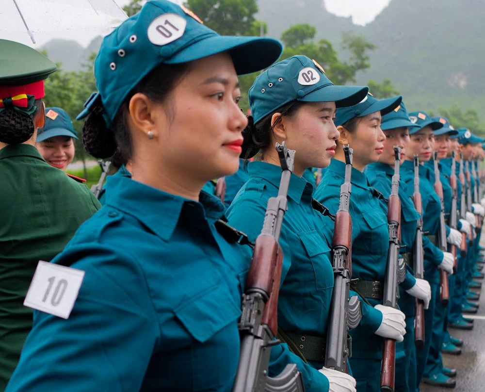 Những bước chân kiêu hãnh của nữ dân quân Hà Tĩnh trên thao trường Thủ đô - ảnh 2