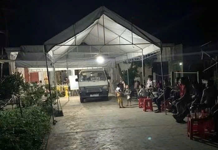 Lợp lại nhà sau bão, người đàn ông ngã tử vong - ảnh 1