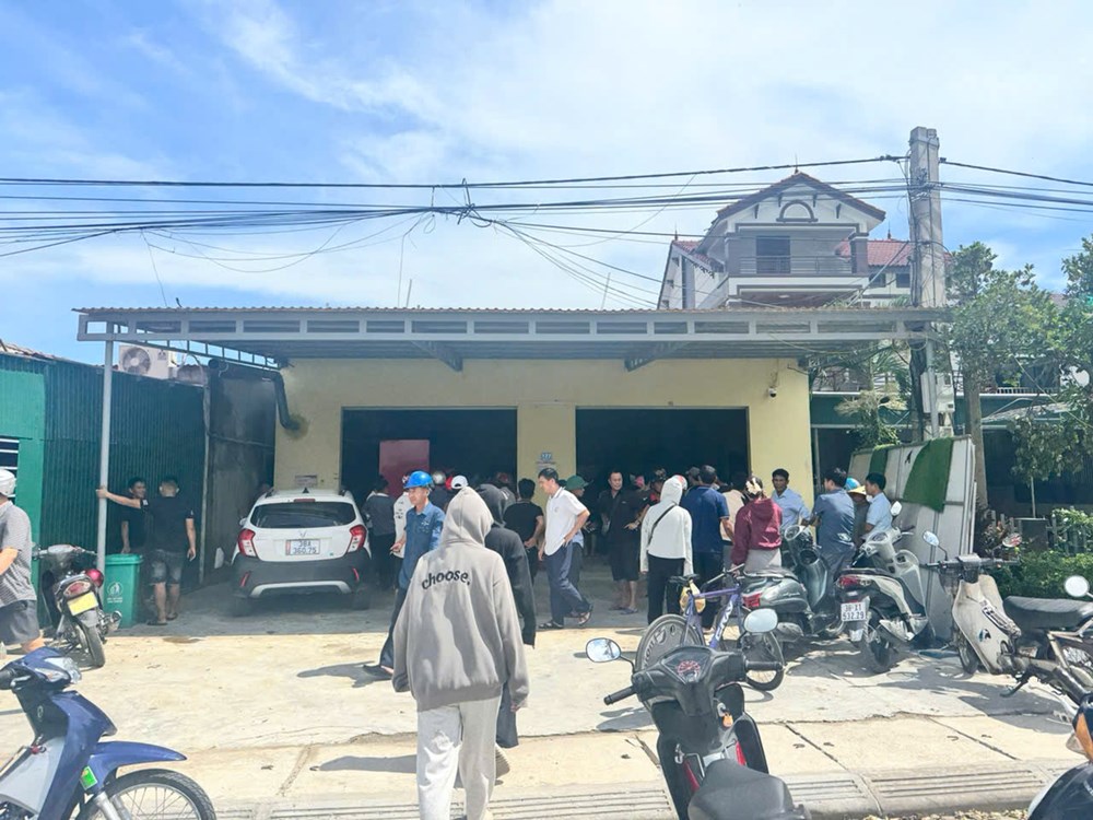 Lợp lại nhà sau bão, người đàn ông ngã tử vong - ảnh 2
