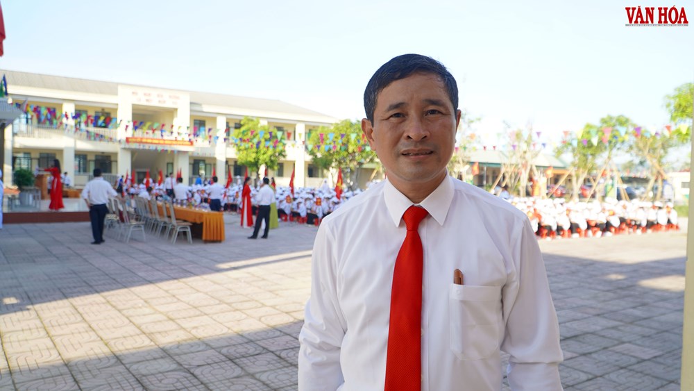 Lễ khai giảng đặc biệt tại ngôi trường vừa bị bão số 5 tàn phá - ảnh 7