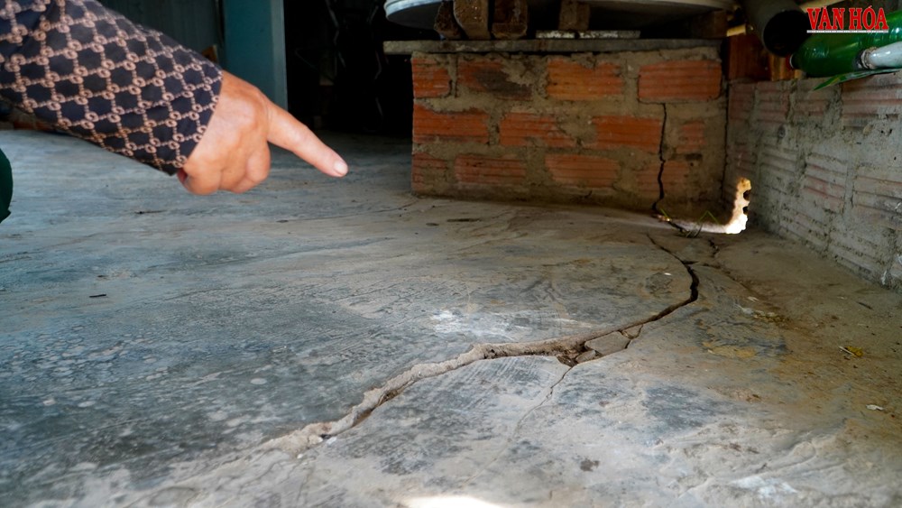 Tuyến sông Rào Cái sạt lở “nuốt” nhà dân sau bão số 5 - ảnh 3