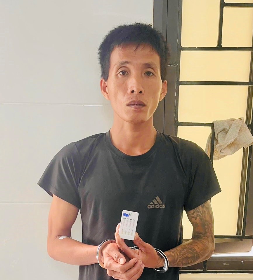 Bắt giữ khẩn cấp cha dượng bạo hành bé gái ở Hà Tĩnh - ảnh 1