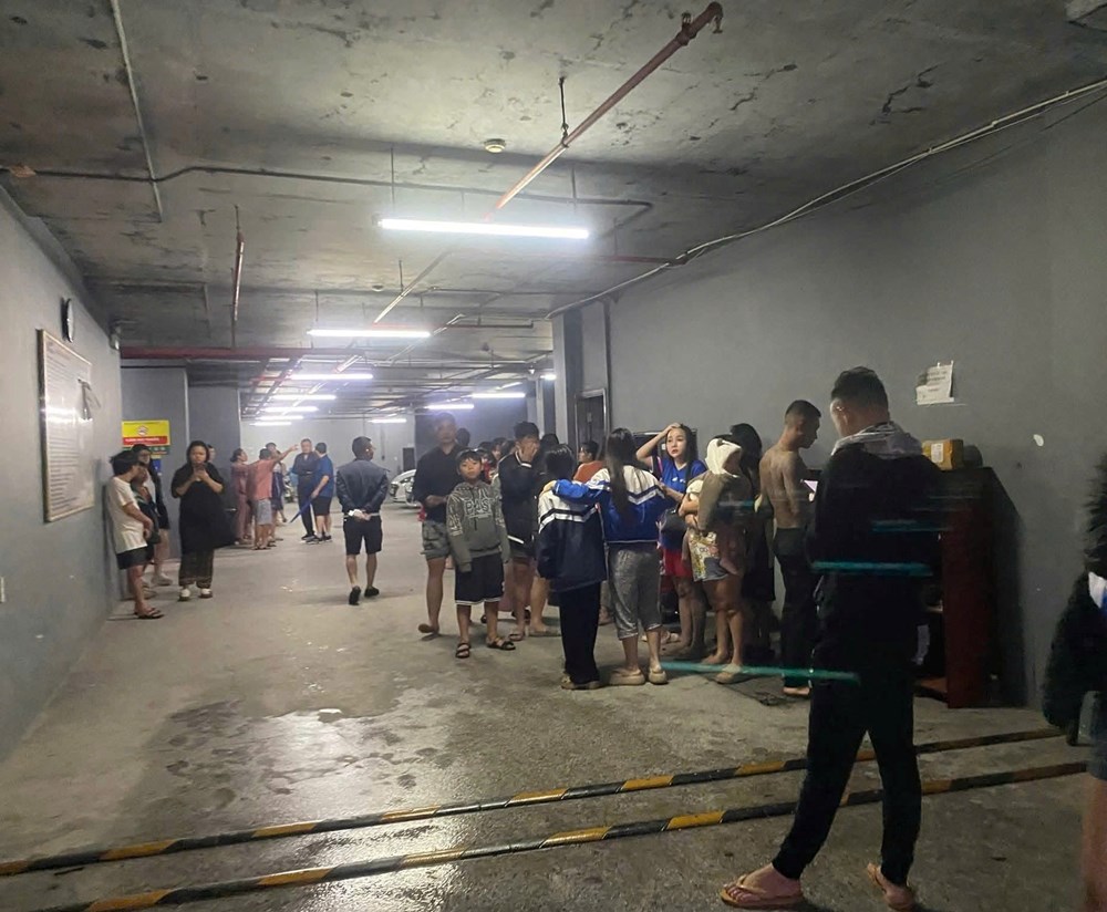 Cháy chung cư Winhouse Hàm Nghi, cư dân hoảng loạn tháo chạy - ảnh 2