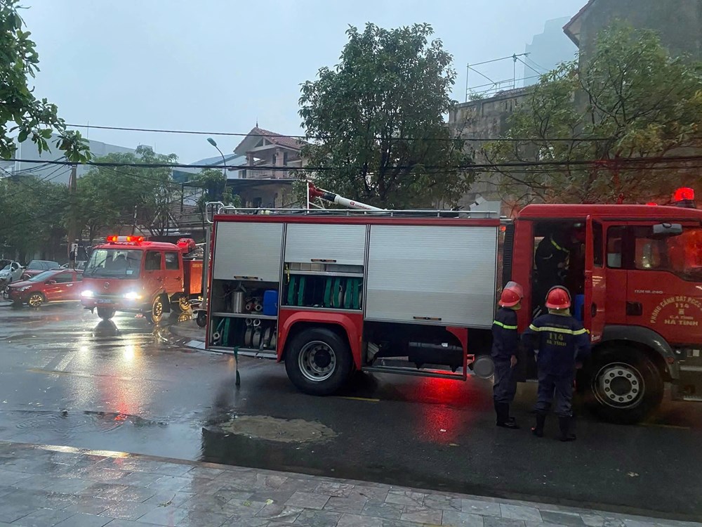 Cháy chung cư Winhouse Hàm Nghi, cư dân hoảng loạn tháo chạy - ảnh 3