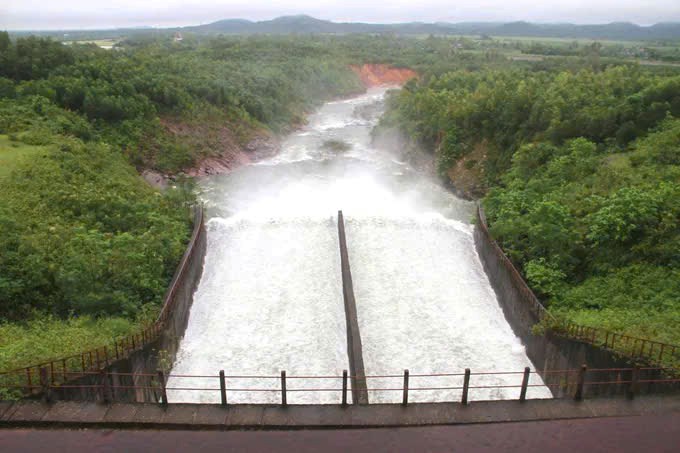 Hồ Kẻ Gỗ đạt cao trình 31,15 m, bắt đầu xả tràn tránh quá tải - ảnh 1