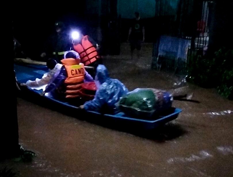 Hà Tĩnh: Gần 3.000 hộ ở Cẩm Duệ ngập sâu, nước lũ dâng gần 2m - ảnh 1