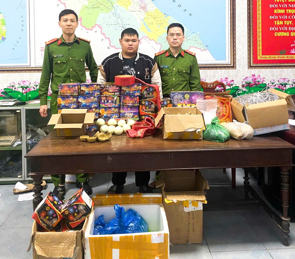 Công an Hà Tĩnh triệt phá đường dây buôn bán pháo nổ quy mô toàn quốc - ảnh 4