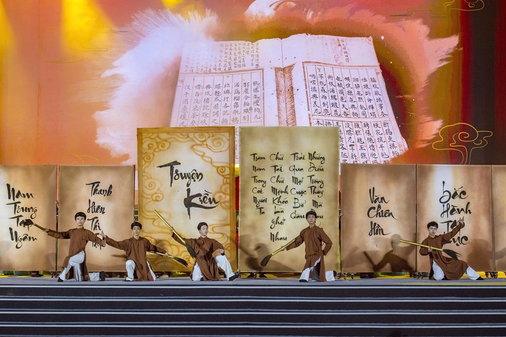 Đại thi hào Nguyễn Du - Chữ tâm sáng mãi muôn đời - ảnh 14