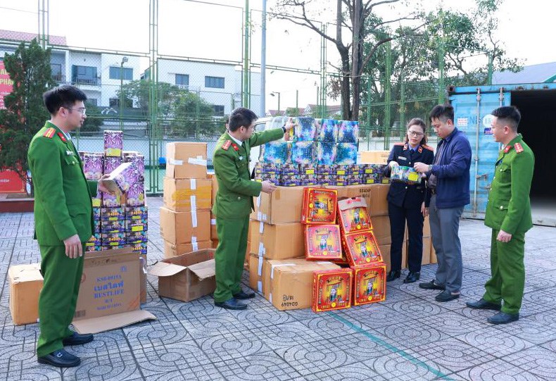 Theo dấu bưu kiện, triệt phá đường dây pháo nổ quy mô lớn - ảnh 1