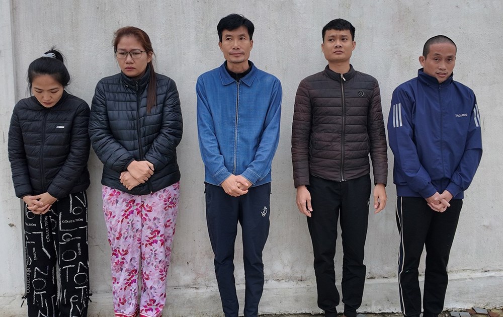 Thuốc lá giả đội lốt thương hiệu Việt tuồn từ Campuchia về Hà Tĩnh - ảnh 1