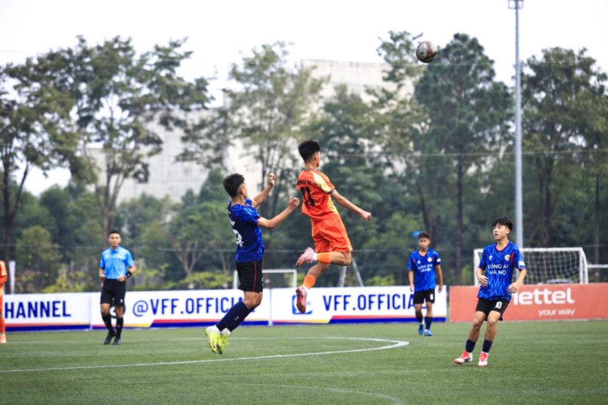 Huấn luyện viên U19 Hồng Lĩnh Hà Tĩnh nhận án phạt nặng - ảnh 1