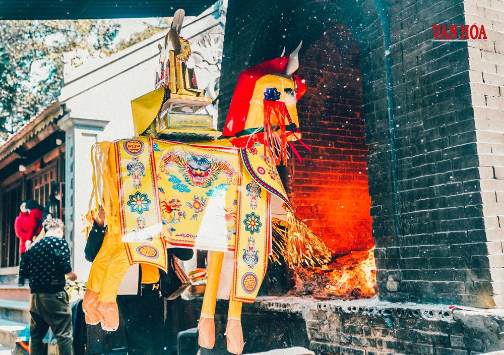 Chuyện ít biết về tục cúng tiến ngựa giấy tại đền Chợ Củi - ảnh 9