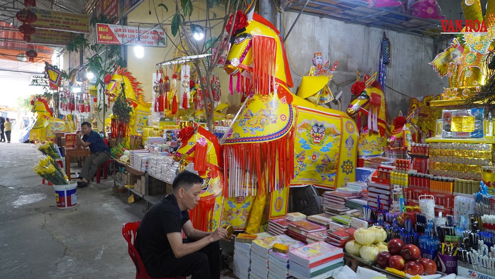 Chuyện ít biết về tục cúng tiến ngựa giấy tại đền Chợ Củi - ảnh 4