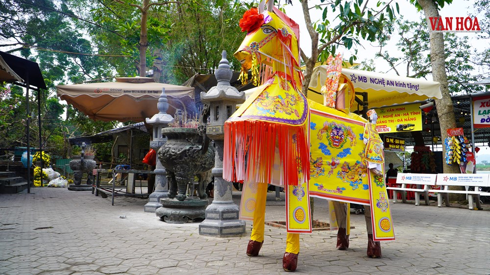 Chuyện ít biết về tục cúng tiến ngựa giấy tại đền Chợ Củi - ảnh 3