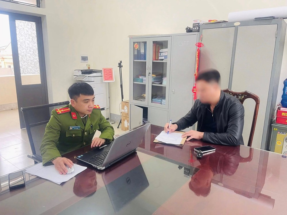 Vụ chặn đầu, khoá đuôi xe trong ngõ: Tài xế thừa nhận đã sai - ảnh 1